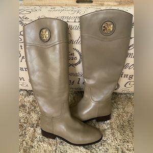 New without tags! Beautiful Tory Burch riding boots. Perfect condition!